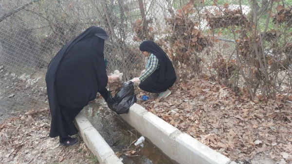 جمع آوری زباله ها رها شده در طبیعت به همت کانون جهاد علمی و  دانشجو معلمان مرکز زینب کبری (س) بروجرد در آستانه عید نوروز 2