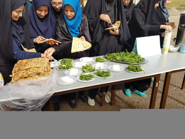 برگزاری صبحانه سالم در هفته سلامت و تندرستی در محوطه دانشگاه با همکاری انجمن ورزشی و بسیج 4