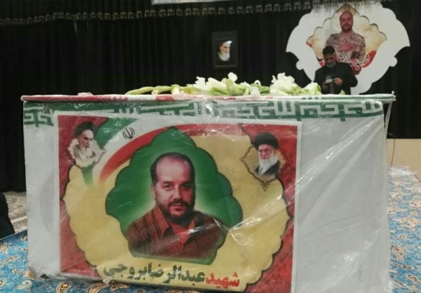 تشییع پیکر مطهر شهید عبدالرضا بروجی، پاسدار مدافع حریم وطن که در حادثه تروریستی خاش به شهادت رسید  2