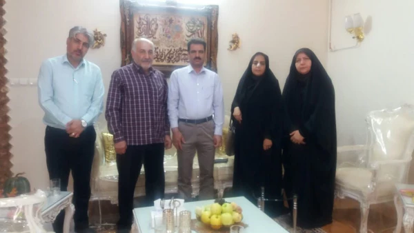  دیدار کارکنان مرکز آموزش عالی زینب کبری سلام الله علیها با آزاده و جانباز سرافراز آقای منوچهر دارابی 3