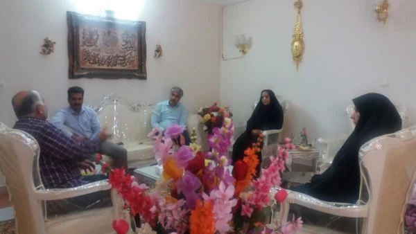  دیدار کارکنان مرکز آموزش عالی زینب کبری سلام الله علیها با آزاده و جانباز سرافراز آقای منوچهر دارابی 4